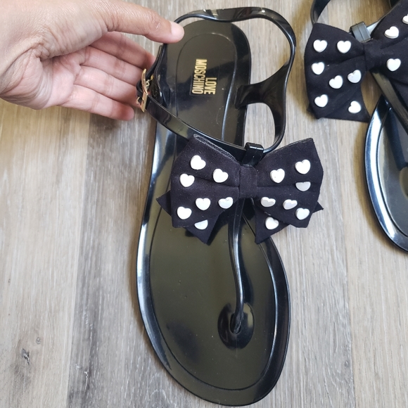 LOVE MOSCHINO HEART BOW JELLY T-STRAP SANDALS - Picture 2 of 11